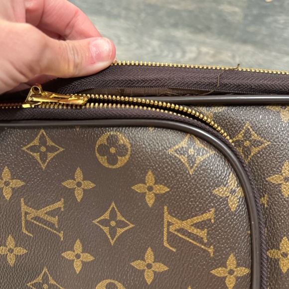Louis Vuitton Roller Bag - Picture 6 of 11